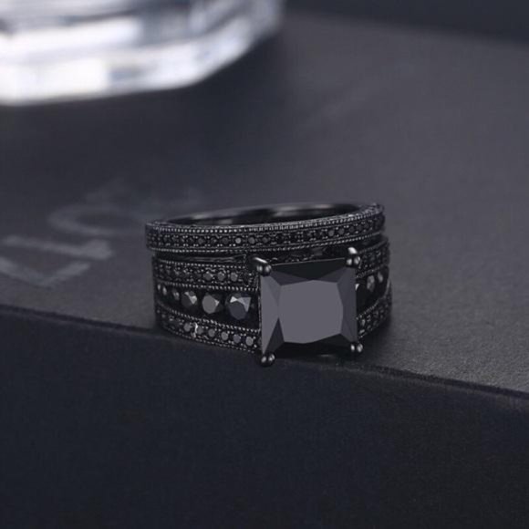 NEW 💎18K BLACK SAPPHIRE STERLING SILVER RING, CUTE RING, SHINY RING. - Picture 7 of 7